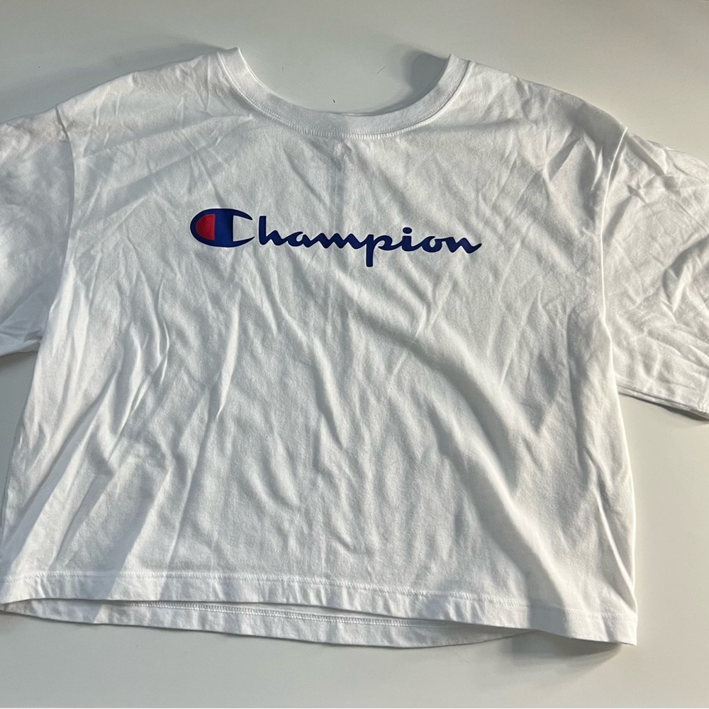 Women’s cropped Champion Tee
